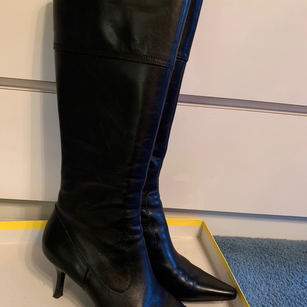 Black leather women’s tall boots - Picture 2 of 4